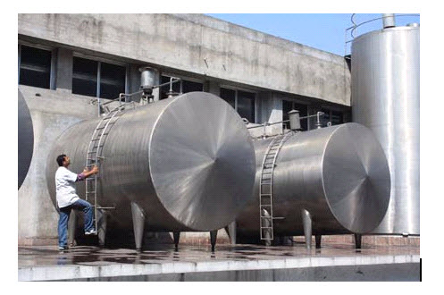 Fig 10.3_1Cylindrical milk storage tanks in a horizontal and vertical design
